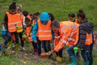 Nellestein kinderen zaaien bloemen