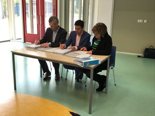 foto ondertekening overdracht Rozemarn