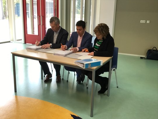 foto ondertekening overdracht Rozemarn